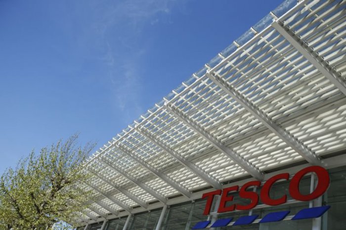 Ilustračný obrázok k článku Tesco je v problémoch, ktoré potvrdila historická strata. Na Slovensku sa britskému reťazcu ešte ako tak darí