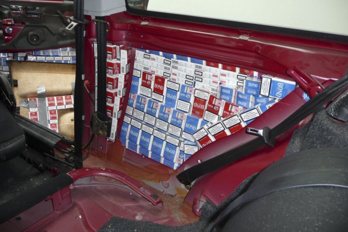 Ilustračný obrázok k článku Colníci sa nestačili diviť: Pozrite koľko kartónov našli v Golfe!FOTO