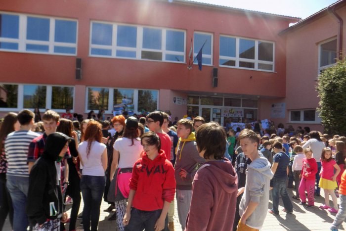 Ilustračný obrázok k článku Rožňavskí žiaci sa činili: Ku Dňu Zeme vytvorili parádne diela + FOTO