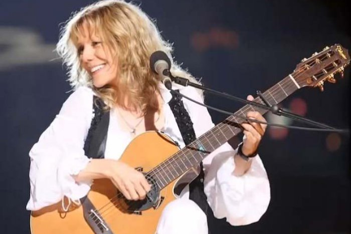 Ilustračný obrázok k článku Tip na koncert: Speváčka a gitaristka Lenka Filipová zahrá v neďalekých Vrábľoch!