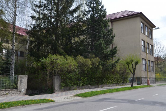 Ilustračný obrázok k článku Mestskí policajti: Strážte si aj bránu a lešenárske rúrky, dajú sa speňažiť