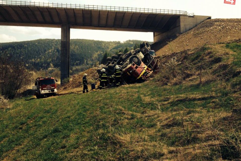 Ilustračný obrázok k článku FOTO z miesta: Neďaleko Prešova sa prevrátil nákladiak, dopadlo to tragicky