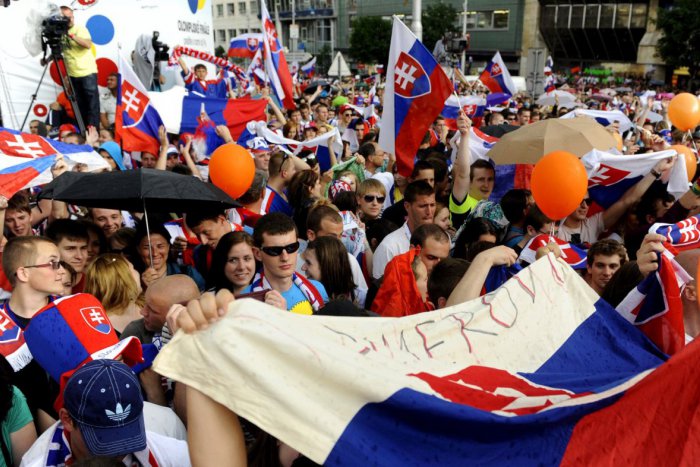 Ilustračný obrázok k článku Hokejové majstrovstvá sa blížia: Bude sa na zlatomoraveckom amfiteátri opäť premietať?