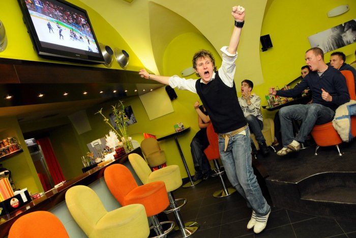 Ilustračný obrázok k článku Breznianske podniky sa pripravujú na hokejový ošiaľ: TAKTO si vychutnáte majstrovstvá v centre mesta