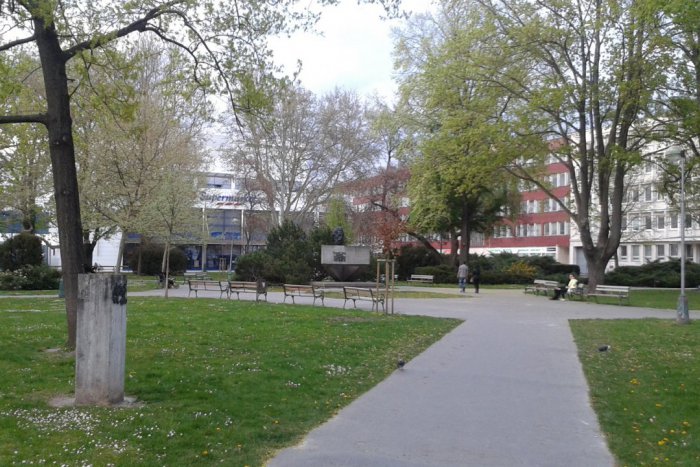 Ilustračný obrázok k článku Hronského bustu ukradli pred siedmimi rokmi: Na novú vyhlásili už druhú zbierku