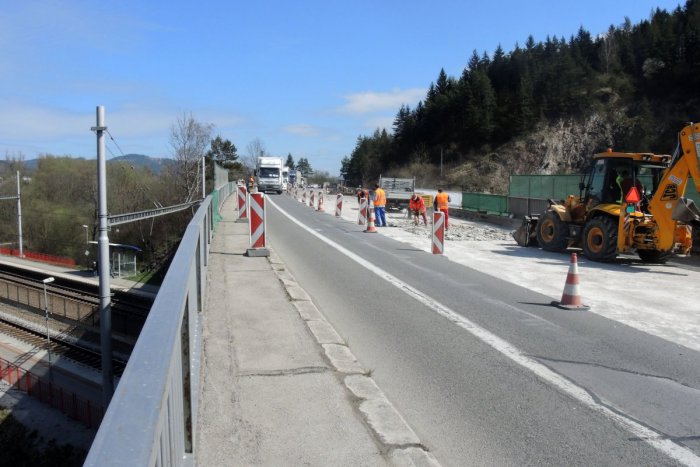 Ilustračný obrázok k článku Rekonštrukcia mostu za Brodnom: Aké zdržanie môže mať linka z Vrania počas špičky?