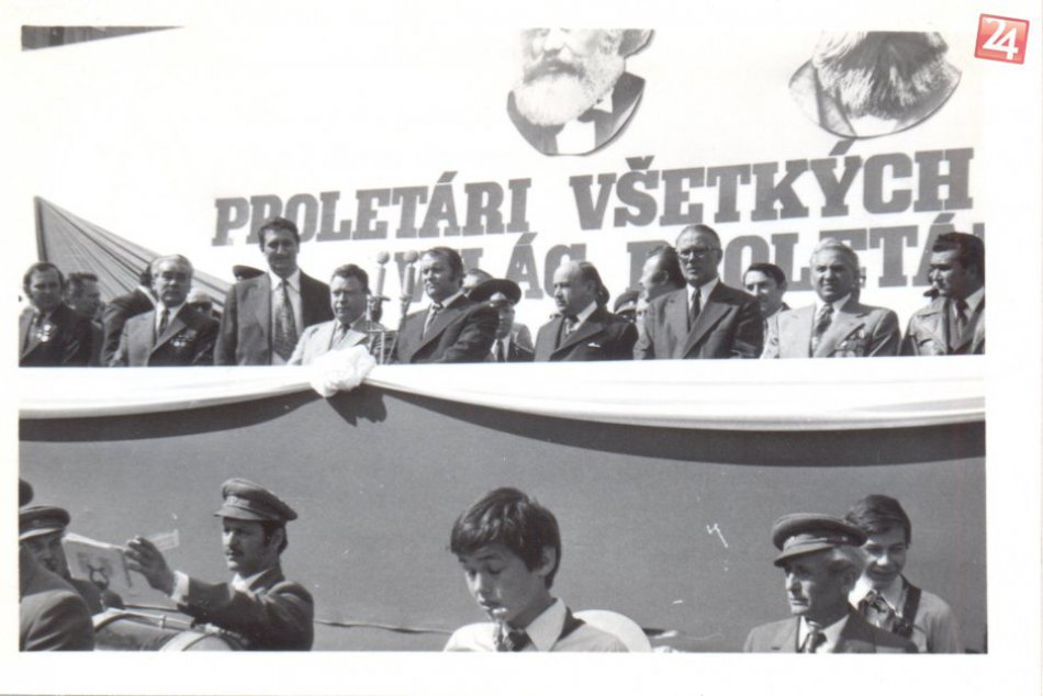 Ilustračný obrázok k článku Prvomájové oslavy v období socíku: Takto sa kedysi oslavovalo v Nových Zámkoch, FOTO