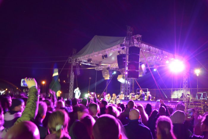 Ilustračný obrázok k článku Topoľčianska kapela Sába pokrstí nový album: Venuje ho pamiatke zosnulého člena!