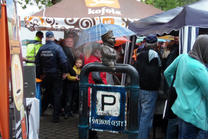 Ilustračný obrázok k článku Švejkove pivné dni, deň druhý: Živelná Máziková a Jana Vaľová ako ste ju ešte nevideli!