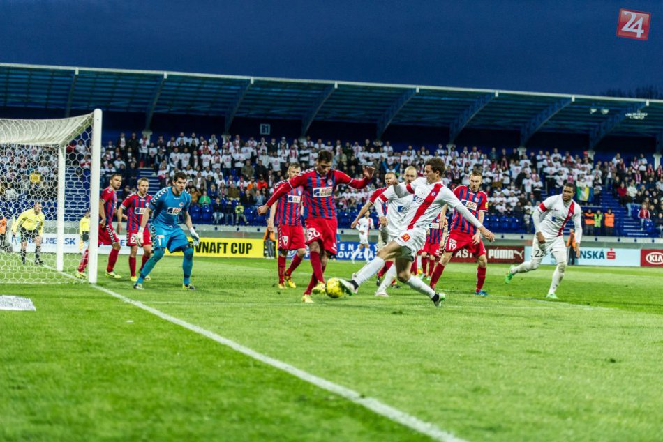 Ilustračný obrázok k článku Veľký futbalový sviatok: Finále Slovnaft Cupu na popradskom trávniku si vychutnalo tri a pol tisíc divákov