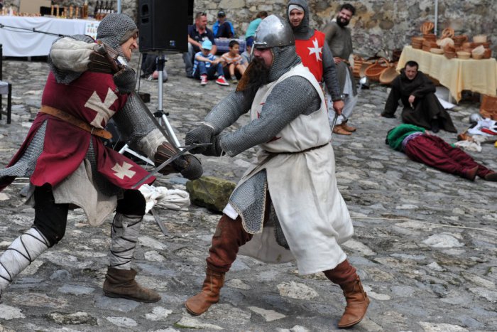 Ilustračný obrázok k článku Na hrade Devín sa dnes návštevníci vrátia do rytierskych čias