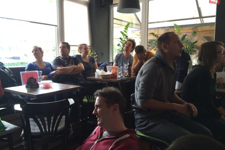 Ilustračný obrázok k článku Koniec školského roka sa neobišiel bez osláv: Policajti dávali fúkať po baroch, nafúkali aj dievčatá!