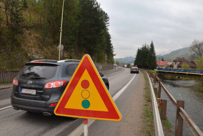 Ilustračný obrázok k článku Zdržanie na ceste I/59 v Bielom Potoku. Polícia hlási, že na pol roka