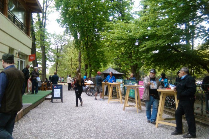 Ilustračný obrázok k článku Prvomájové retro: História pritiahla do parku množstvo zvedavcov FOTO!