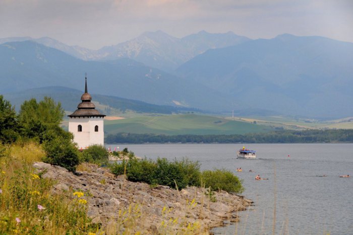 Ilustračný obrázok k článku Na Liptovskej Mare sa potopila plachetnica: V chladnej vode bojovali o život traja ľudia