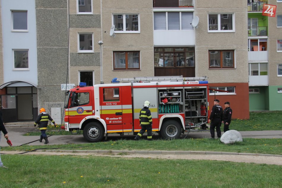 Ilustračný obrázok k článku Z okna na breznianskej ulici sa valil dym. Susedia neváhali a konali!