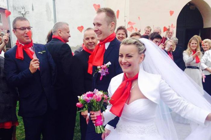 Ilustračný obrázok k článku Zväzácke šatky, transparenty a prvomájové heslá: Takúto svadbu ste v Poprade ešte nevideli!