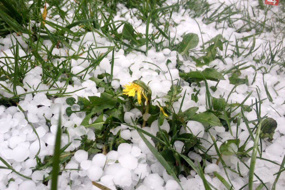 Ilustračný obrázok k článku Chystáte si program na voľné dni? V okrese Banská Bystrica sa treba pripraviť na búrky s krúpami!