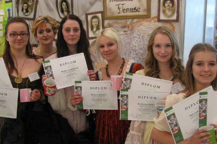 Ilustračný obrázok k článku Na ZŠ Hviezdoslavovej zavládla veľká radosť: Po ťažkej práci prišli krásne momenty