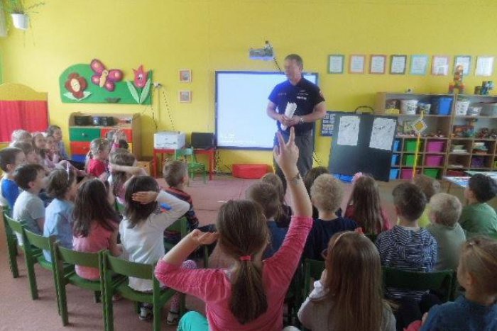 Ilustračný obrázok k článku Škôlkari v doprave: Svoje schopnosti si overovali priamo pred policajtom