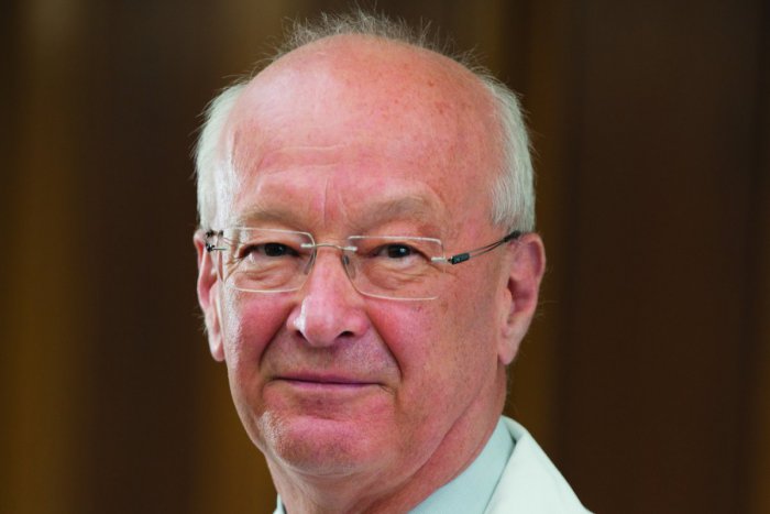 Ilustračný obrázok k článku Špičkový bystrický neurochirurg oslavuje: Jeho prácu spoznali i za oceánom, aj tak ostal skromným