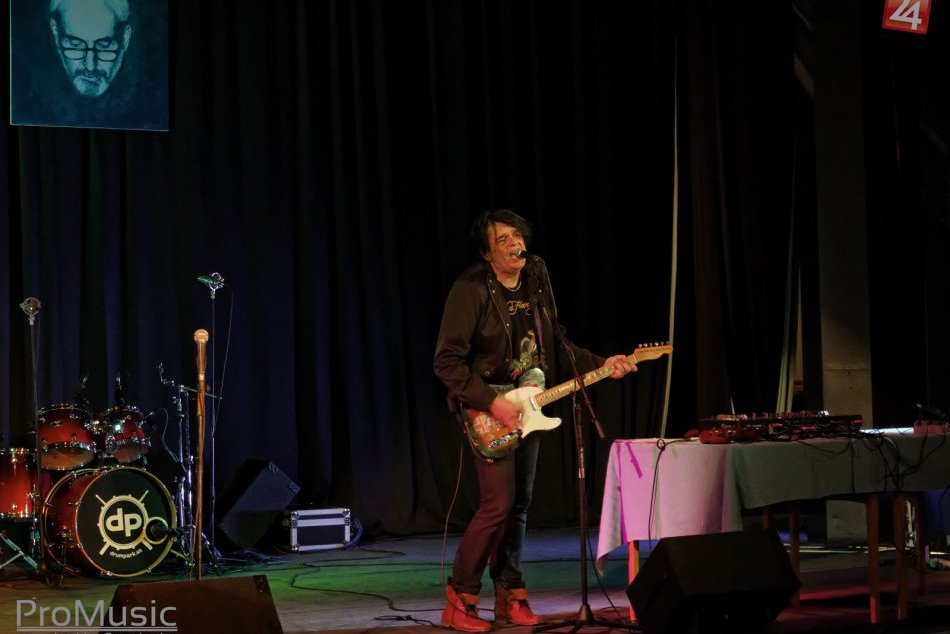 Ilustračný obrázok k článku Vo Zvolene spomínali na Deža Ursinyho esá slovenskej hudobnej scény: Na dobrú vec vyzbierali takmer tisícku