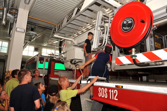 Ilustračný obrázok k článku Žilinskí drobci navštívili hasičov: Zažili hasenie, aj simulátor požiarov