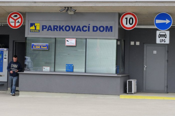 Ilustračný obrázok k článku Pri Čéháčku majú pribudnúť parkovacie miesta: Budú ich však môcť návštevníci využívať?