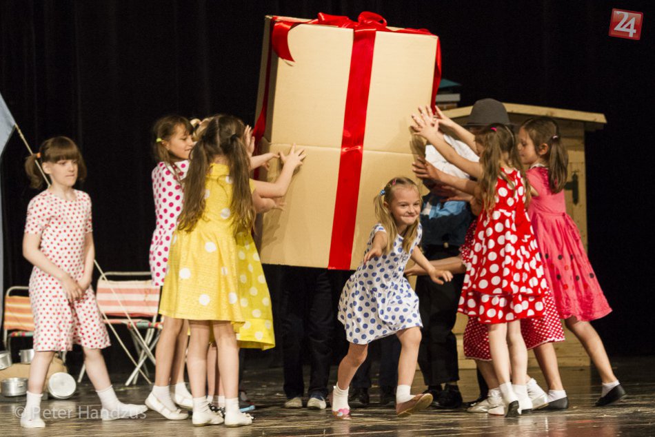 Ilustračný obrázok k článku Akadémia ku Dňu matiek vo Svite: Tento rok v retro pionierskom štýle