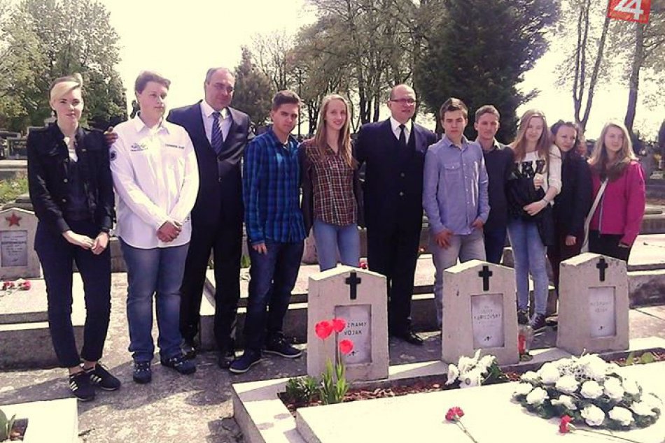 Ilustračný obrázok k článku Mladí Popradčania vzdali hold padlým vojakom: Takto si pripomenuli koniec druhej svetovej vojny