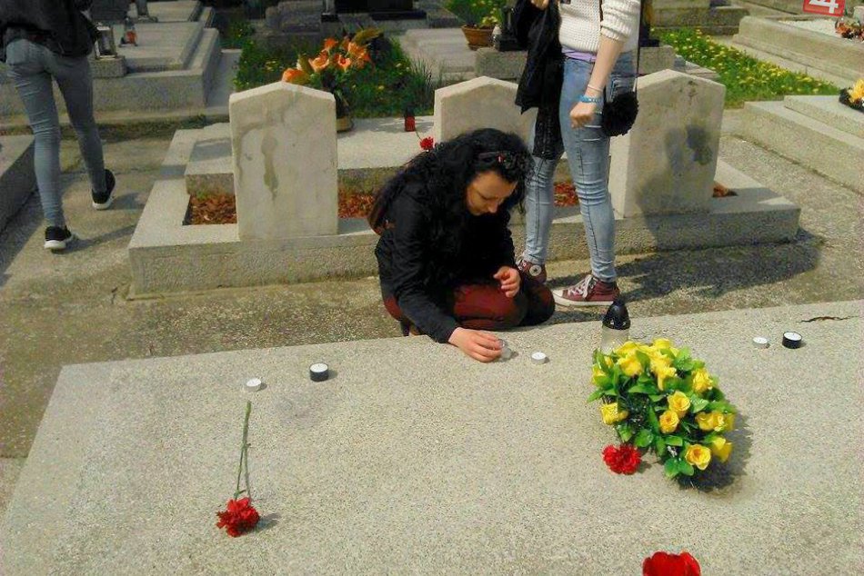 Ilustračný obrázok k článku Tropické počasie núti k ďalším opatreniam - na cintorínoch platí dočasný zákaz pálenia sviečok