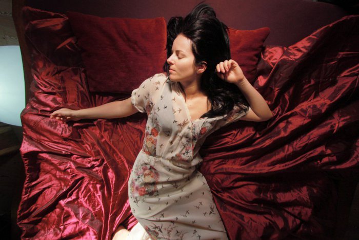 Ilustračný obrázok k článku Známa Prešovčanka ukazuje, že sa vie tešiť zo života. VIDEO: Knechtová pózuje na posteli aj vo vani