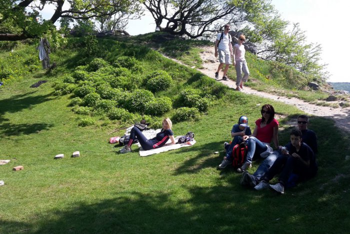 Ilustračný obrázok k článku Krásny výhľad, tiché a zelené prostredie - to všetko sa skrýva v turistike na Pajštún. Boli ste si zrúcaninu už pozrieť?