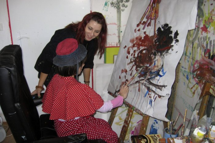 Ilustračný obrázok k článku Žiaci s autizmom v škole na Hálkovej ulici dostali novú výtvarnú učebňu