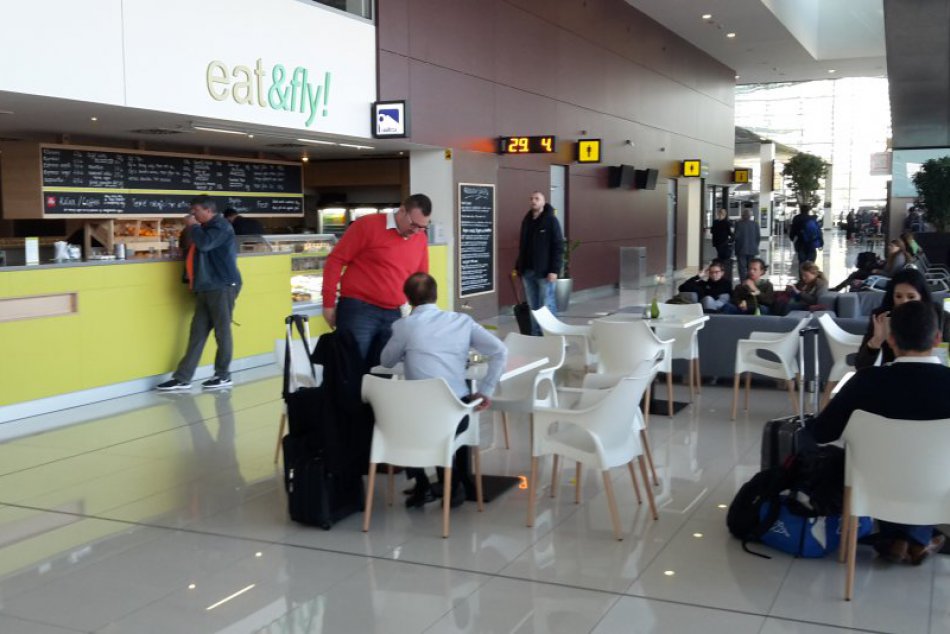 Ilustračný obrázok k článku Na Bratislavskom letisku Ryanair poprel informácie o prevážaní utečencov