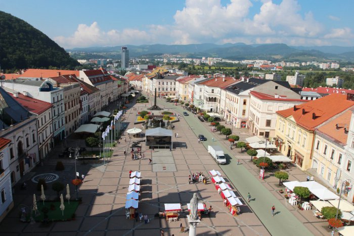 Ilustračný obrázok k článku Priestor po zbúraní Kina Urpín sa má zaplniť: V centre Bystrice chcú postaviť parkovací dom