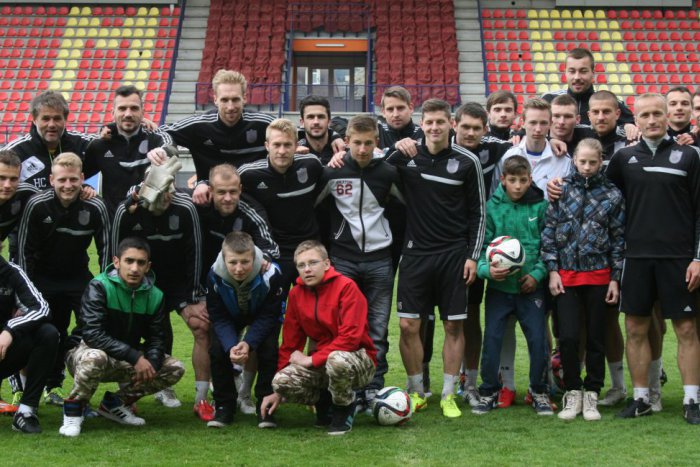 Ilustračný obrázok k článku Mladí futbalisti z detských domovov sa pripravujú na  WORLD CUP 2015, pomáha aj MFK