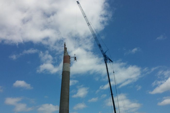 Ilustračný obrázok k článku Začali búracie práce: Komín nahradí obchodné centrum