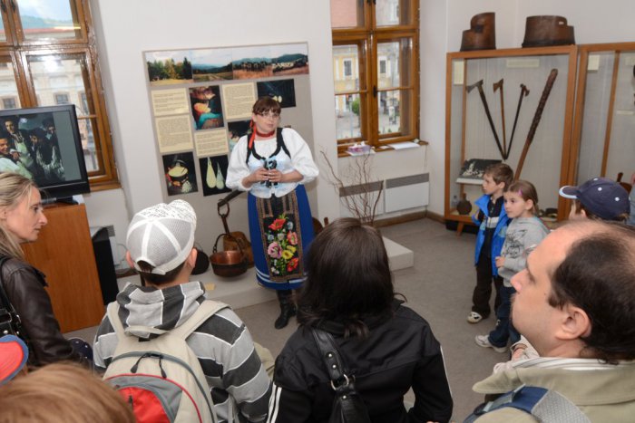 Ilustračný obrázok k článku Noc múzeí zatraktívni dianie v Bystrici: Ohňová šou, operné árie aj tavba medi