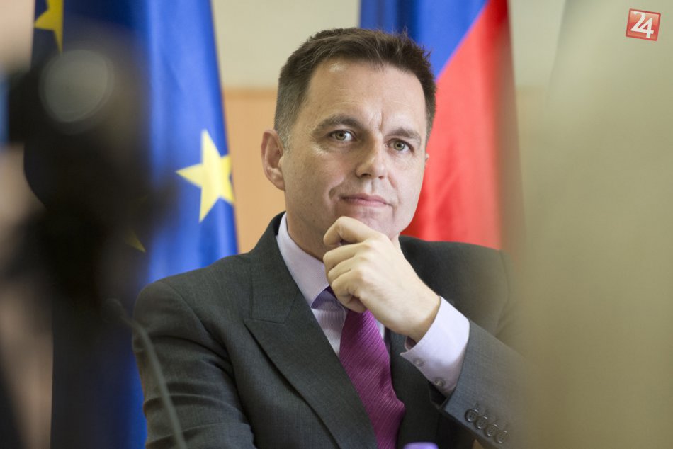 Ilustračný obrázok k článku Peter Kažimír sa vzdal poslaneckého mandátu: Ministrom financií zatiaľ ostáva