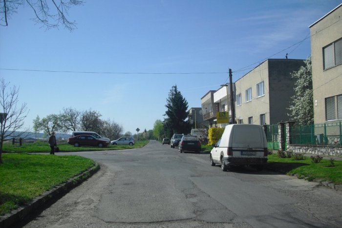Ilustračný obrázok k článku Obyvateľom lučeneckej ulice došla trpezlivosť: Ak mesto nebude ich problémy riešiť, zablokujú premávku!