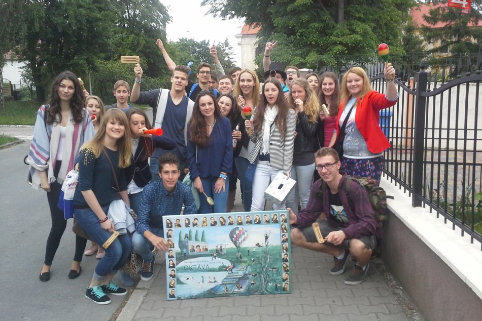 Ilustračný obrázok k článku Súťaže o najkrajšie maturitné tablo je spustená: Hlasujte a rozhodnite, ktorí študenti zvíťazia!