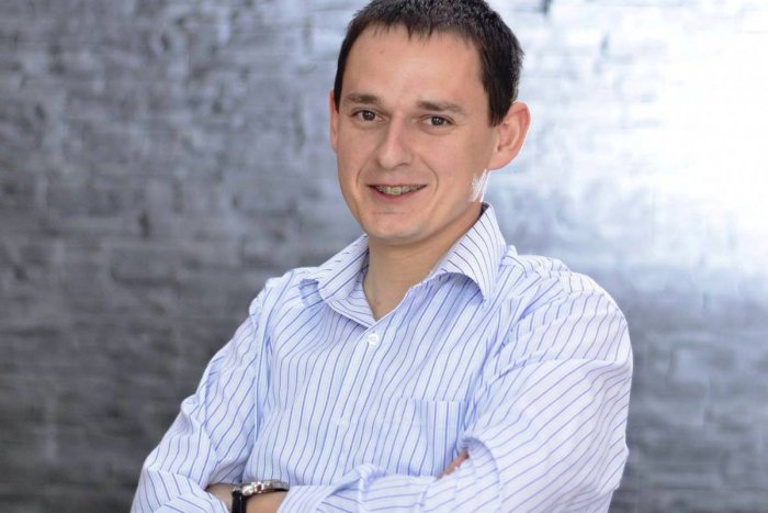 Ilustračný obrázok k článku Najobľúbenejší učiteľ Obchodnej akadémie Roman Vavro: Práca s tínedžermi nie je jednoduchá