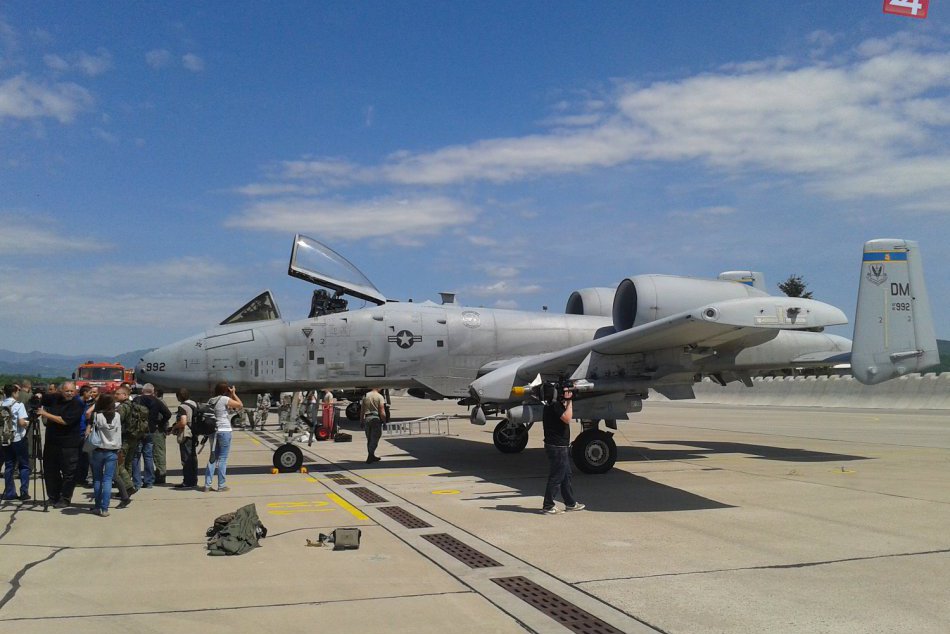 Ilustračný obrázok k článku Bojové stroje zachytené na FOTKÁCH: Na Sliač prileteli lietadlá americkej armády!