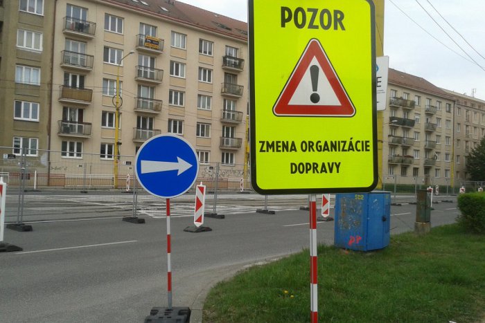 Ilustračný obrázok k článku Jazdiť v Košiciach je teraz viac ako umenie: Nad VIDEOM čitateľky dumajú aj policajti!