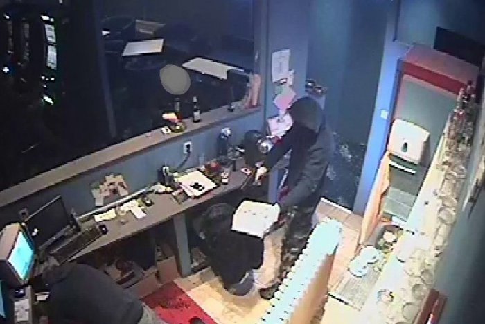 Ilustračný obrázok k článku Polícia pátra po lupičovi, ktorý prepadol stávkovú kanceláriu v Centrale