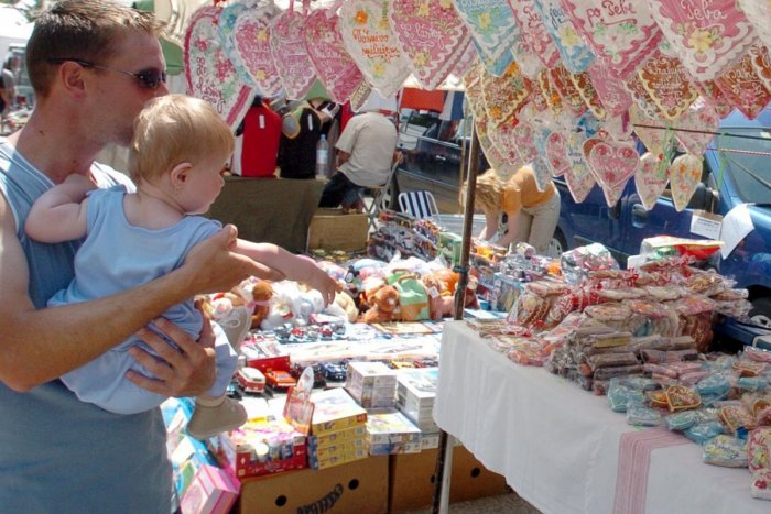Ilustračný obrázok k článku Súťaž vo varení tradičných jedál, folklór aj remeselníci: Neďaleko Bystrice zažijete Petropavlovský jarmok