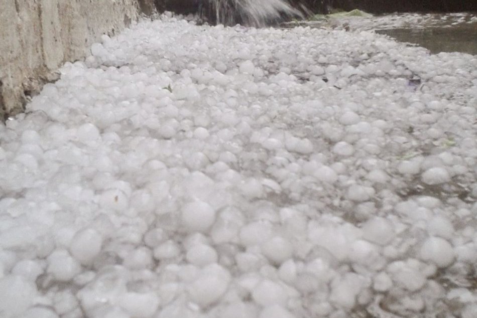 Ilustračný obrázok k článku Výstraha, Zvolen má zasiahnuť divoké počasie: Očakávajú sa silné búrky aj krupobitie!