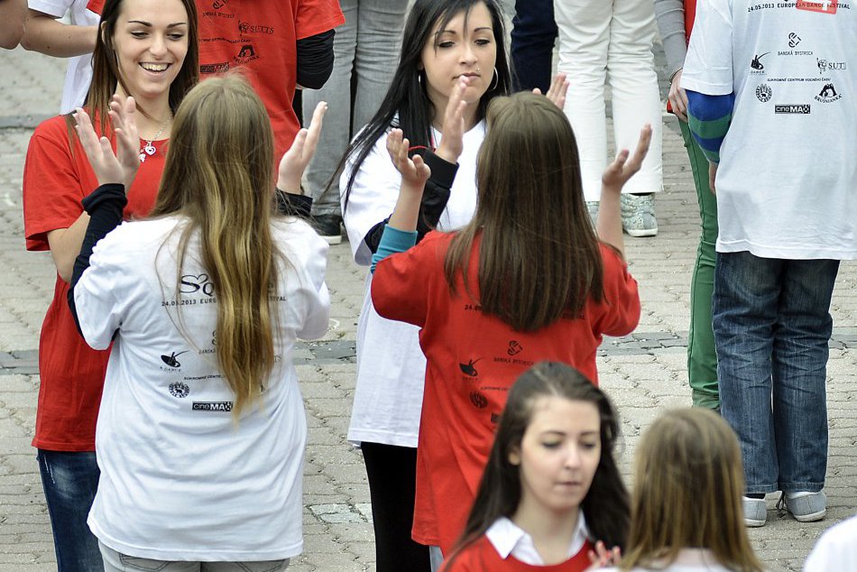 Ilustračný obrázok k článku Zvolenské námestie sa rozhýbe. Spoločnú štvorylku si dá viac ako 250 tanečníkov!