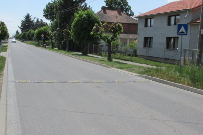 Ilustračný obrázok k článku Budú v Moravciach čistejšie cesty? Samospráva chce zakúpiť špeciálne zariadenie